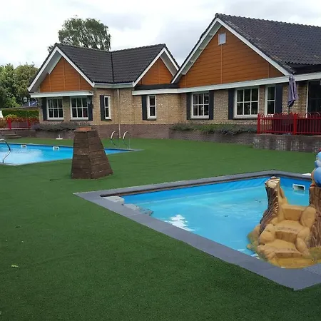 キャンプ場 Chalet Chloe フォールトハイゼン